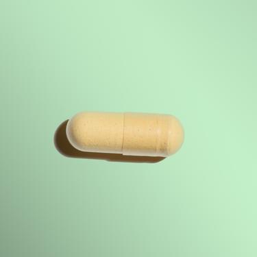 Curcuma Pill in green background